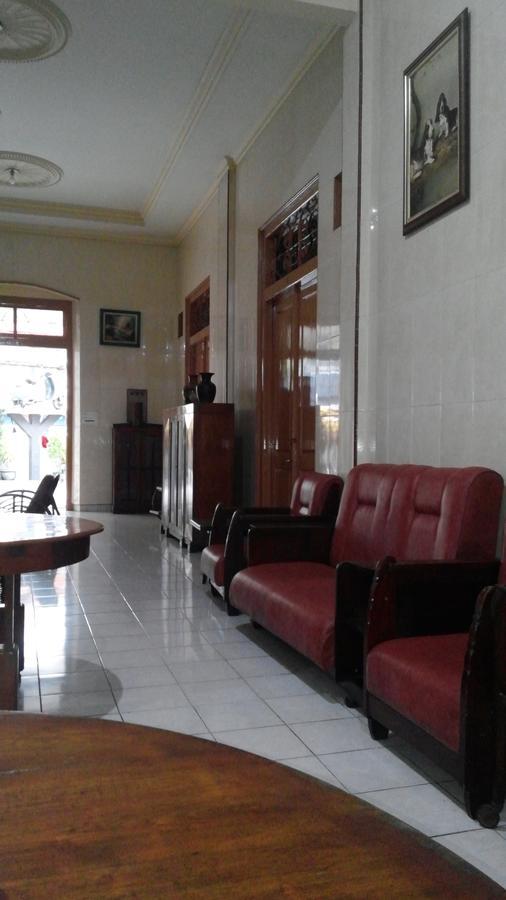 Hotel Paviljoen Surabaya Exterior photo